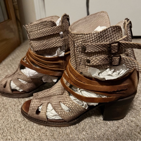 SPECIAL$90+ s/h 5/1 Freebird Nest Leather Strappy Block Heel Brown & Beige Shoes - Picture 6 of 10